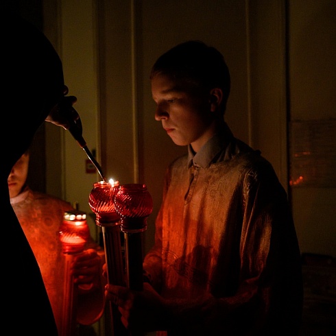 В праздник Светлого Христова Воскресения митрополит Матфей совершил Пасхальное богослужение в Троицком соборе города Пскова