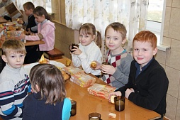 Свято-Троицкий кафедральный собор города Пскова и Фонд продовольствия "Русь" провели очередную совместную благотворительную акцию