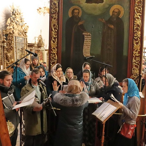 16 февраля, в воскресенье, Божественную литургию в Свято-Троицком кафедральном соборе г. Пскова совершил настоятель собора иеромонах Алексий (Годлевский)