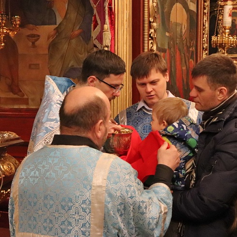 16 февраля, в воскресенье, Божественную литургию в Свято-Троицком кафедральном соборе г. Пскова совершил настоятель собора иеромонах Алексий (Годлевский)