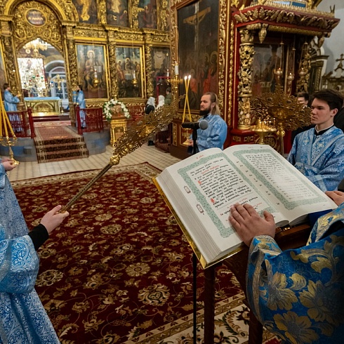 В праздник Сретения Господня митрополит Матфей совершил Литургию в кафедральном соборе