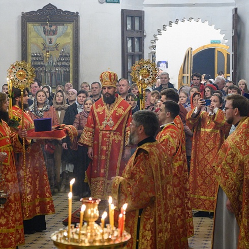 В праздник Светлого Христова Воскресения митрополит Арсений совершил Пасхальное богослужение