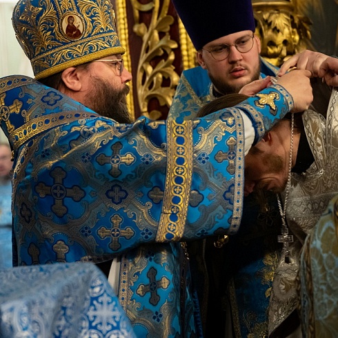 В праздник Сретения Господня митрополит Матфей совершил Литургию в кафедральном соборе