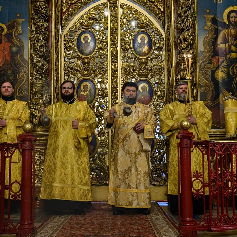 Митрополит Арсений совершил Божественную Литургию в Свято-Троицком кафедральном соборе в Прощеное воскресение