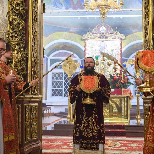 В праздник Светлого Христова Воскресения митрополит Матфей совершил Пасхальное богослужение в Троицком соборе города Пскова