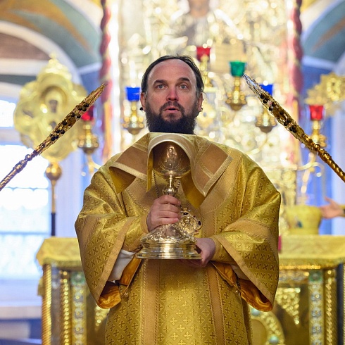 Митрополит Арсений совершил Божественную Литургию в Свято-Троицком кафедральном соборе в Прощеное воскресение