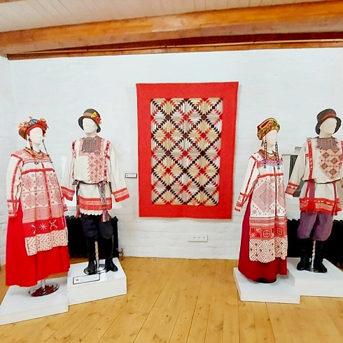 КОГО ЛЮБЛЮ, ТОГО ДАРЮ 