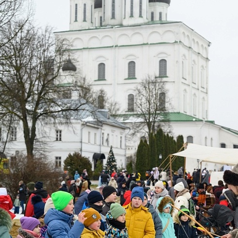 В Псковском кремле прошла Елка «Путешествие в Рождественскую историю»