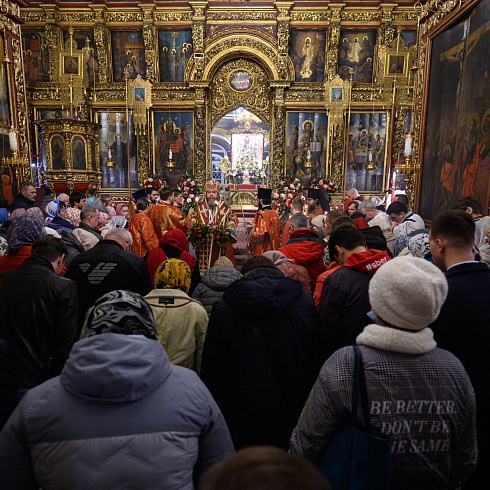 Торжественное богослужение состоялось в Пасхальную ночь в Троицком соборе Псковского кремля