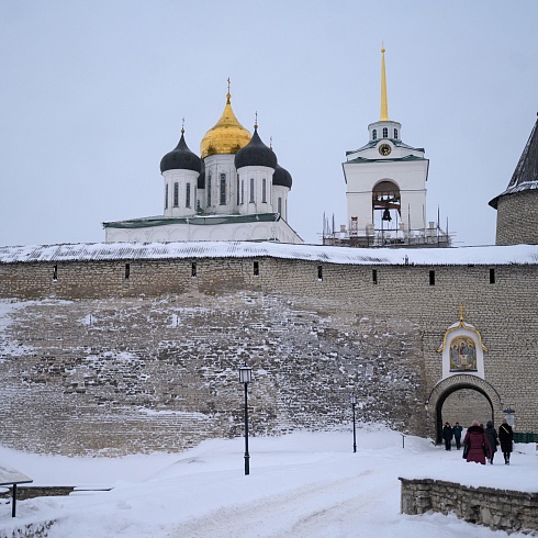 В канун Крещения Господня митрополит Арсений возглавил всенощное бдение в Свято-Троицком кафедральном соборе города Пскова