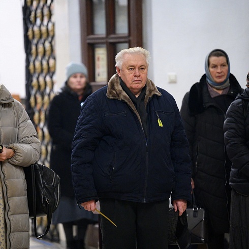 В день открытия регионального этапа Рождественских чтений митрополит Матфей совершил Литургию в Свято-Троицком кафедральном соборе