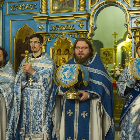 В Троицком соборе молитвенно отметили престольный праздник Казанской иконы Божией Матери
