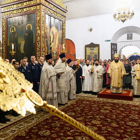 В праздник Светлого Христова Воскресения митрополит Матфей совершил Пасхальное богослужение в Троицком соборе города Пскова