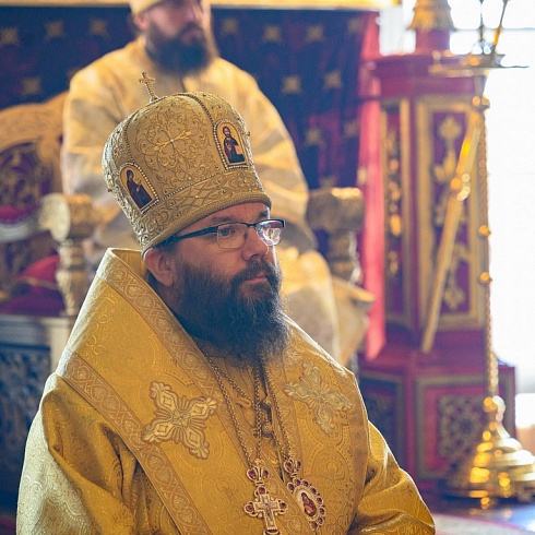 В день празднования памяти Всех святых митрополит Арсений совершил Божественную Литургию в Свято-Троицком кафедральном соборе