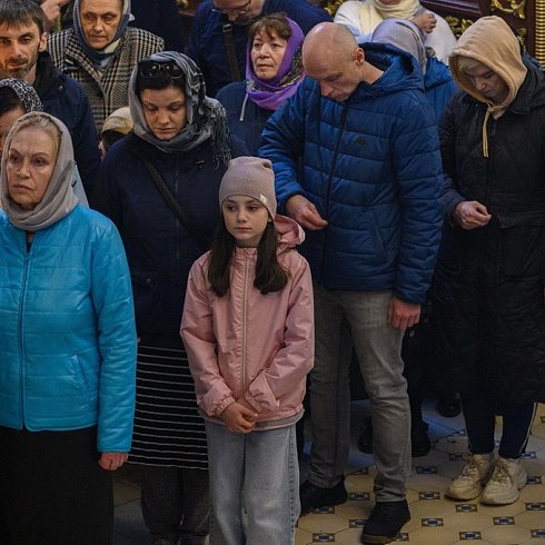 В день празднования Входа Господня в Иерусалим митрополит Арсений совершил Литургию в Свято-Троицком кафедральном соборе города Пскова