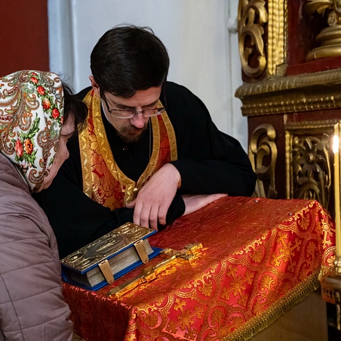 В Фомину Неделю митрополит Матфей совершил Литургию в Свято-Троицком кафедральном соборе