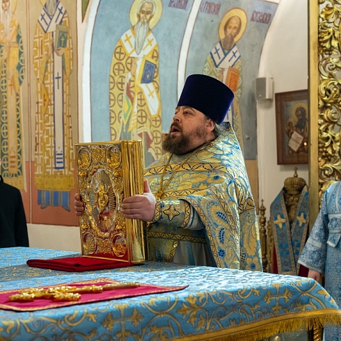 В праздник Сретения Господня митрополит Матфей совершил Литургию в кафедральном соборе
