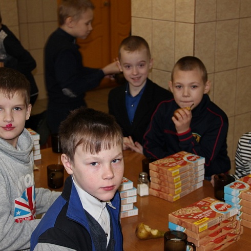 Свято-Троицкий кафедральный собор города Пскова и Фонд продовольствия "Русь" провели очередную совместную благотворительную акцию