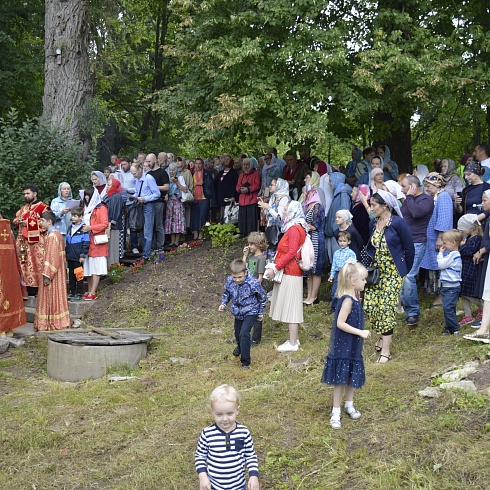 Престольный праздник молитвенно отметили на подворье Свято-Троицкого кафедрального собора, что на территории бывшего Свято-Пантелеимонова монастыря