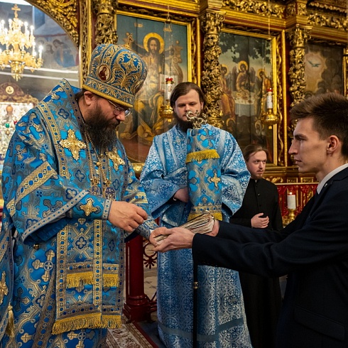 В праздник Сретения Господня митрополит Матфей совершил Литургию в кафедральном соборе
