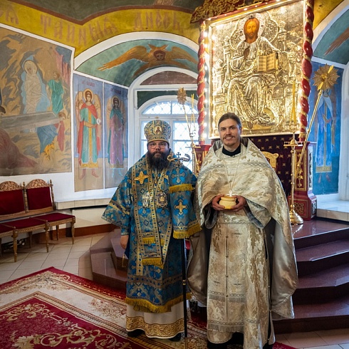 В праздник Сретения Господня митрополит Матфей совершил Литургию в кафедральном соборе