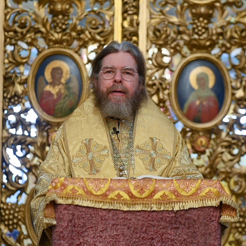 Митрополит Псковский и Порховский Тихон возглавил Воскресное богослужение в Троицком соборе Псковского кремля 