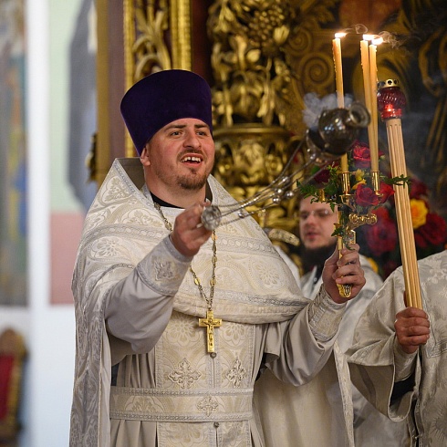 В праздник Светлого Христова Воскресения митрополит Арсений совершил Пасхальное богослужение