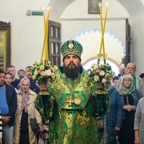 В День Святой Троицы митрополит Арсений возглавил престольное торжество в кафедральном соборе Псковской епархии