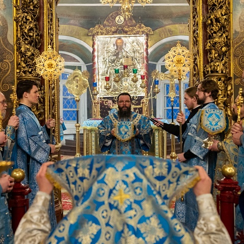 В праздник Сретения Господня митрополит Матфей совершил Литургию в кафедральном соборе