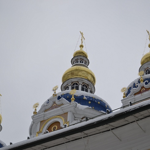 Гости паломнического центра "Троицкий"  побывали в Псково-Печерском монастыре  в первые дни Нового года