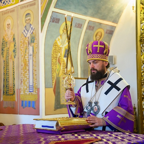 В Великий Четверг митрополит Арсений совершил Литургию в Свято-Троицком кафедральном соборе