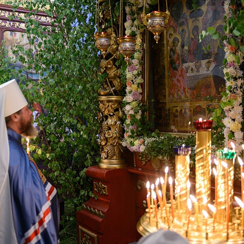 Престольный праздник, день Святой Живоначальной Троицы, молитвенно отметили в Свято-Троицком кафедральном соборе города Пскова 
