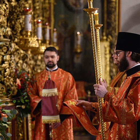 Торжественное богослужение состоялось в Пасхальную ночь в Троицком соборе Псковского кремля