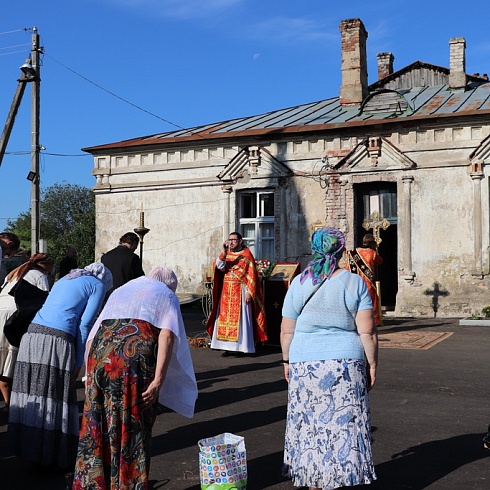 Торжественное богослужение состоялось в день памяти великомученика и целителя Пантелеимона на месте разрушенного  мужского монастыря. ФОТО