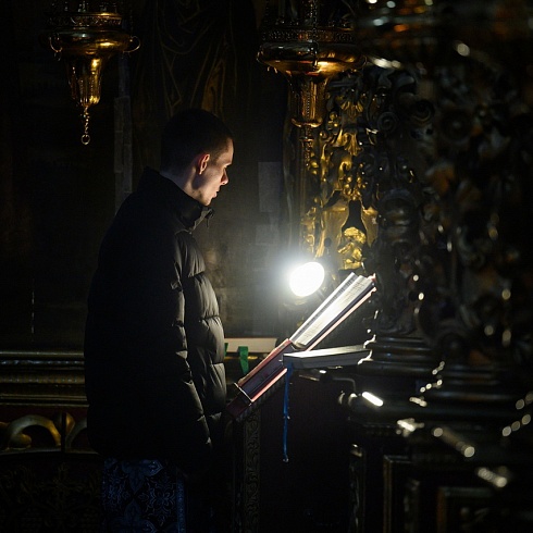 Литургию Преждеосвященных Даров совершил митрополит Псковский и Порховский Арсений в Свято-Троицком кафедральном соборе города Пскова