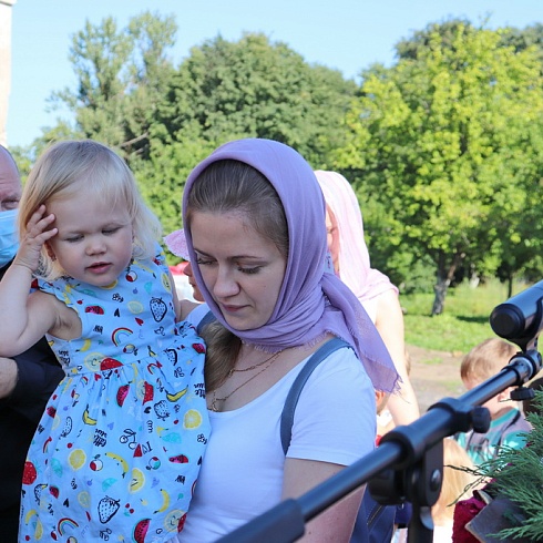 Торжественное богослужение состоялось в день памяти великомученика и целителя Пантелеимона на месте разрушенного  мужского монастыря. ФОТО
