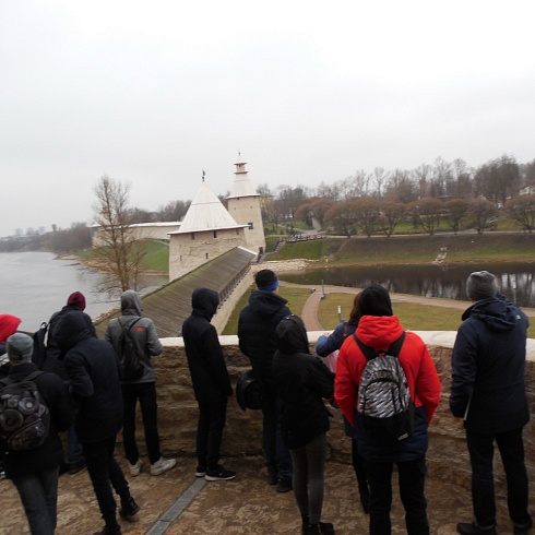 Студенты из Дно посетили исторические места маршрута «Три крепости»
