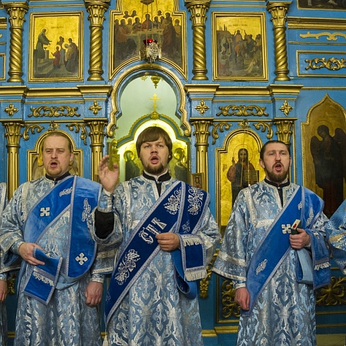 В Троицком соборе молитвенно отметили престольный праздник Казанской иконы Божией Матери