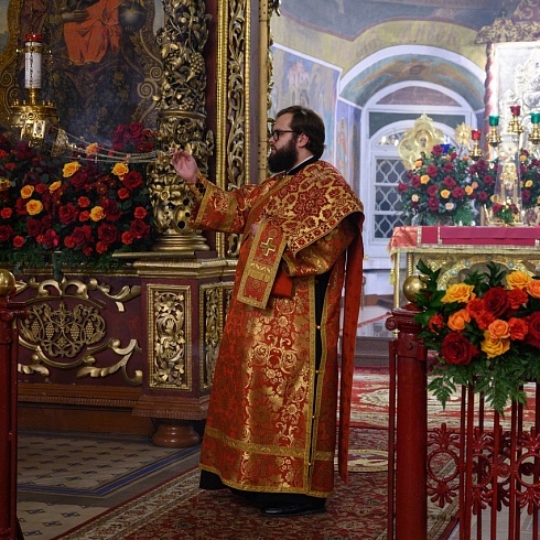 В праздник Светлого Христова Воскресения митрополит Арсений совершил Пасхальное богослужение
