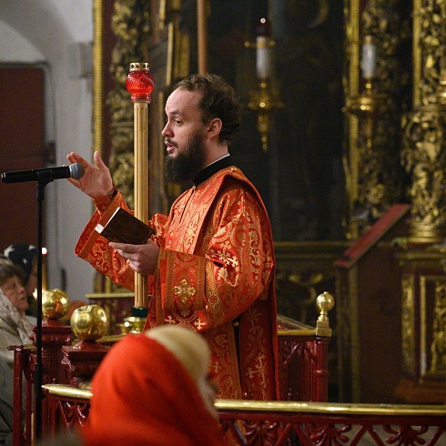 В праздник Светлого Христова Воскресения митрополит Матфей совершил Пасхальное богослужение в Троицком соборе города Пскова