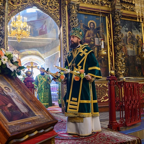 В день празднования Входа Господня в Иерусалим митрополит Арсений совершил Литургию в Свято-Троицком кафедральном соборе города Пскова