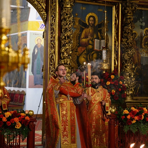 В праздник Светлого Христова Воскресения митрополит Арсений совершил Пасхальное богослужение