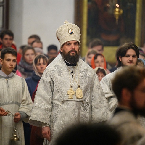 В праздник Светлого Христова Воскресения митрополит Арсений совершил Пасхальное богослужение