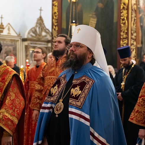В Фомину Неделю митрополит Матфей совершил Литургию в Свято-Троицком кафедральном соборе