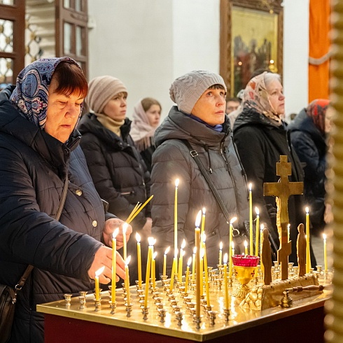 В Прощеное Воскресенье митрополит Матфей совершил Литургию в Троицком кафедральном соборе