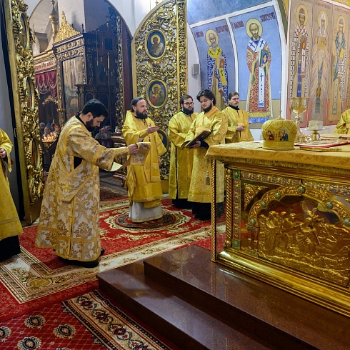 Митрополит Арсений совершил Божественную Литургию в Свято-Троицком кафедральном соборе в Прощеное воскресение